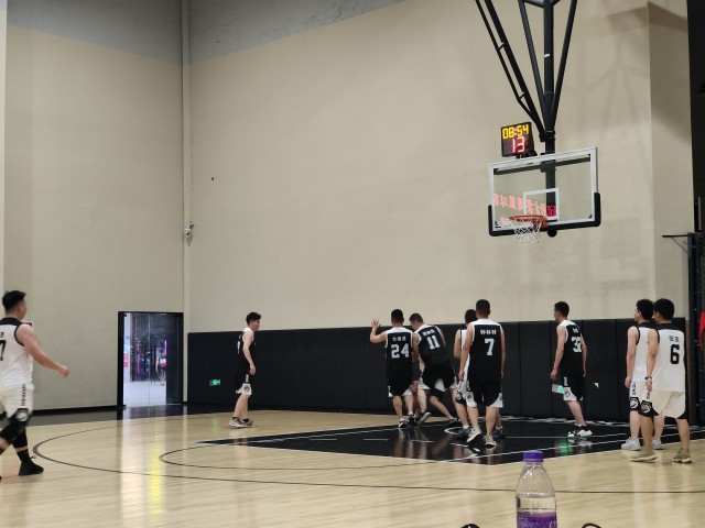 2024年5月篮球友谊赛微信图片_20240606094003.jpg
