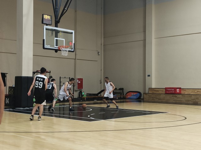 2024年5月篮球友谊赛微信图片_20240606094014.jpg
