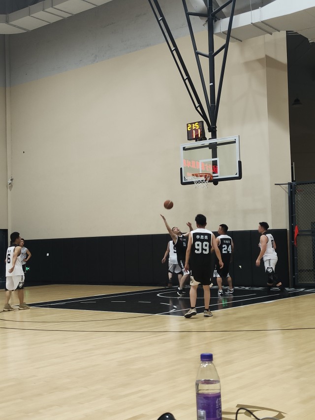 2024年5月篮球友谊赛微信图片_20240606094010.jpg
